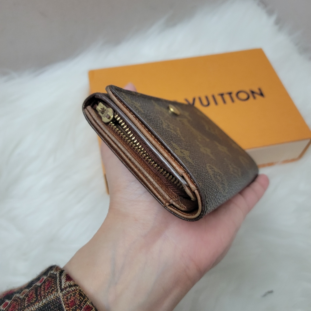 100% Authentic Louis Vuitton Monogram wallet - Picture 10 of 11